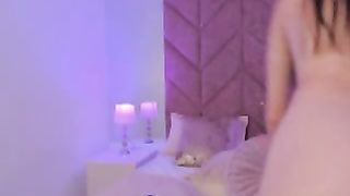 Perfect Babe Inserting Her Fingers To Her Pussy