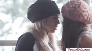 Aiden let her GF Abigail makes her orgasm