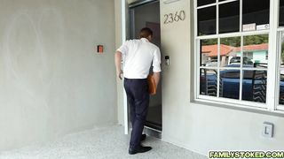 Milu bounces on Oliver's huge pole