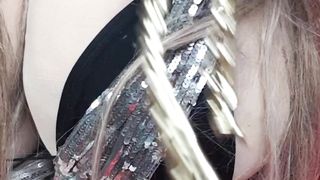 Susi is doing sexy goldchaine