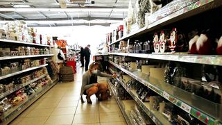 Ava HolyAss Spying milf upskirt without panties