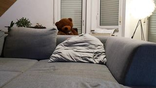 Sexy Teen mit großem Hintern lutscht und reitet riesigen Schwanz bis zum Cr