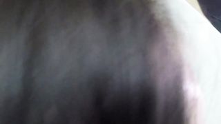 Im Liegen entspannt und von hinten gefickt