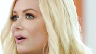 Brunette electrician fingers a milf cunt