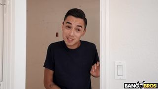 Fucking my stepmom on cam to get more traffic