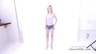 Teen virgin has her first lesbian sex vr