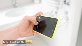 (Jordi) Catches (Blondie Fesser) In The Bathroom Taking Naughty Selfies Joins Her For A Wild Fuck - Brazzers