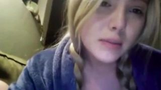 Teen Rubbing Her Pussy On Her Webcam