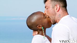 Zaawaadi's lustful encounter at Hotel Vixen