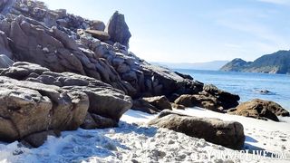 PUBLIC SEXY NAKED PUSSY MASTURBATION ON BEAUTIFUL TROPICAL BEACH