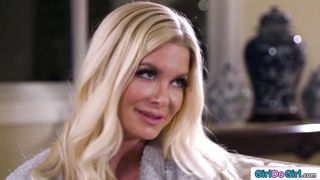 Stepdaughter licks stepmom to jog memory