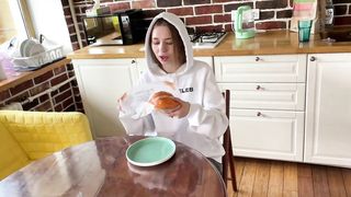 The bitch wanted burger sauce and got a lot of cum. Hd blowjob