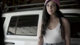 Babe tricks blindfolded man into fucking