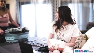 Teen masturbating with stepmom on porn