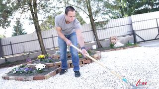 Shoves his penis into Arwen's mouth