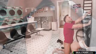 Alex Grey is stuck in the laundrymachine