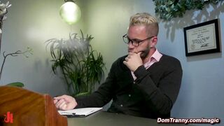 Doctor anal fucks big cock shemale