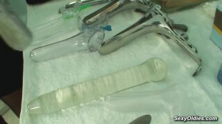 Stunning mom fucking with doctor