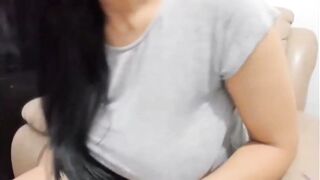 Sexy solo babe masturbating